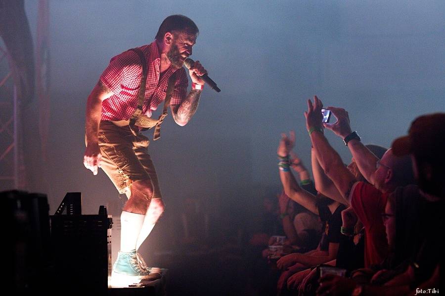 Tři sestry křtili Svobodu ředkvičkám, v Malé sportovní hale obdrželi Zlatou desku