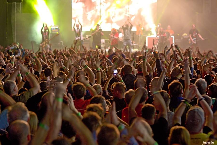 Tři sestry křtili Svobodu ředkvičkám, v Malé sportovní hale obdrželi Zlatou desku