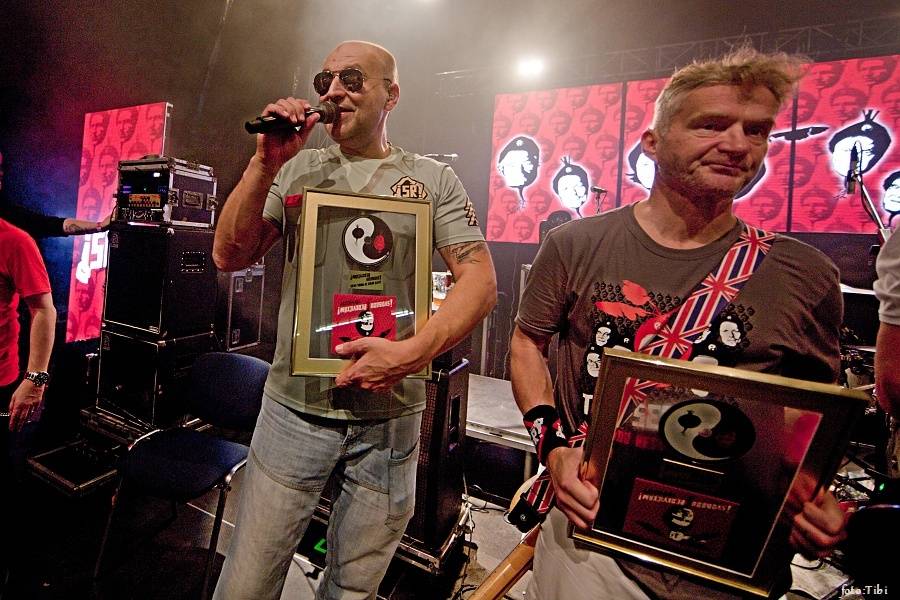 Tři sestry křtili Svobodu ředkvičkám, v Malé sportovní hale obdrželi Zlatou desku