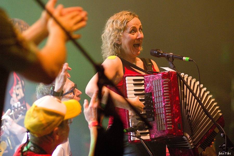 Tři sestry křtili Svobodu ředkvičkám, v Malé sportovní hale obdrželi Zlatou desku