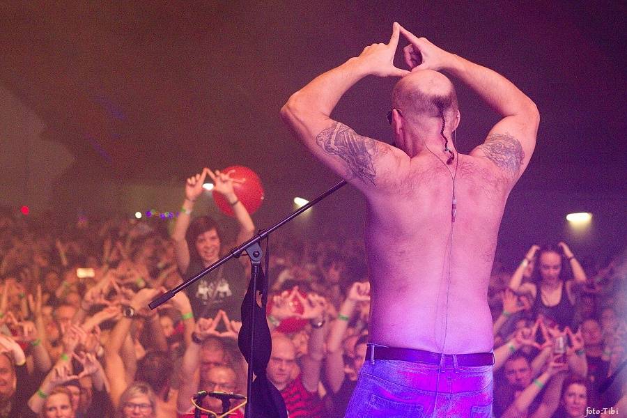 Tři sestry křtili Svobodu ředkvičkám, v Malé sportovní hale obdrželi Zlatou desku