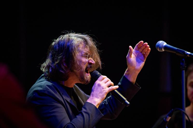 Dan Bárta s Illustratosphere a Komorní filharmonií Pardubice zazářili v pražském Kongresovém centru