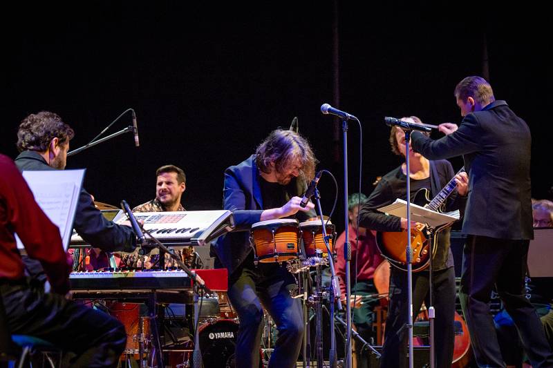 Dan Bárta s Illustratosphere a Komorní filharmonií Pardubice zazářili v pražském Kongresovém centru