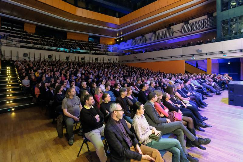 Dan Bárta s Illustratosphere a Komorní filharmonií Pardubice zazářili v pražském Kongresovém centru