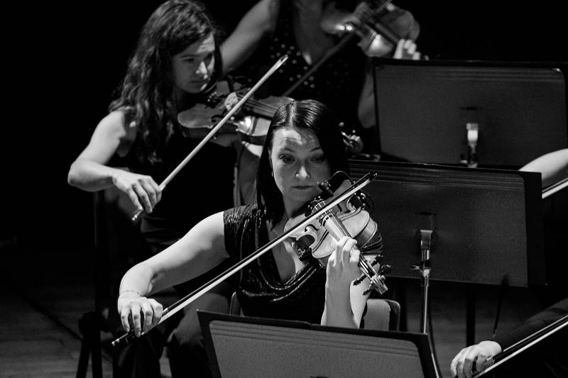 Dan Bárta s Illustratosphere a Komorní filharmonií Pardubice zazářili v pražském Kongresovém centru