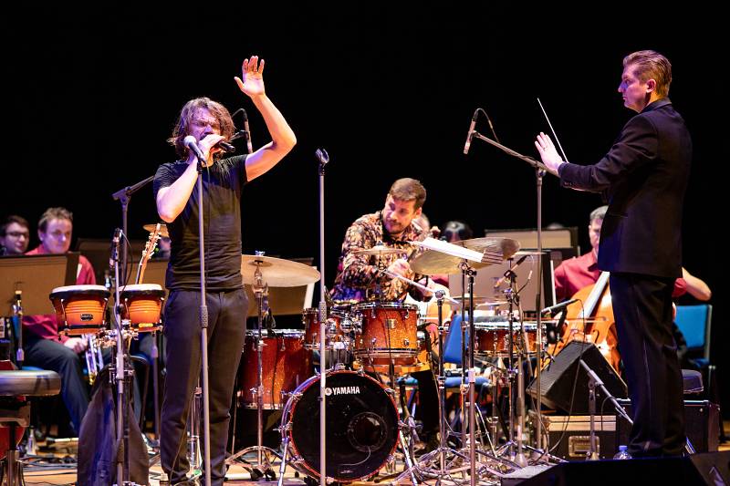 Dan Bárta s Illustratosphere a Komorní filharmonií Pardubice zazářili v pražském Kongresovém centru