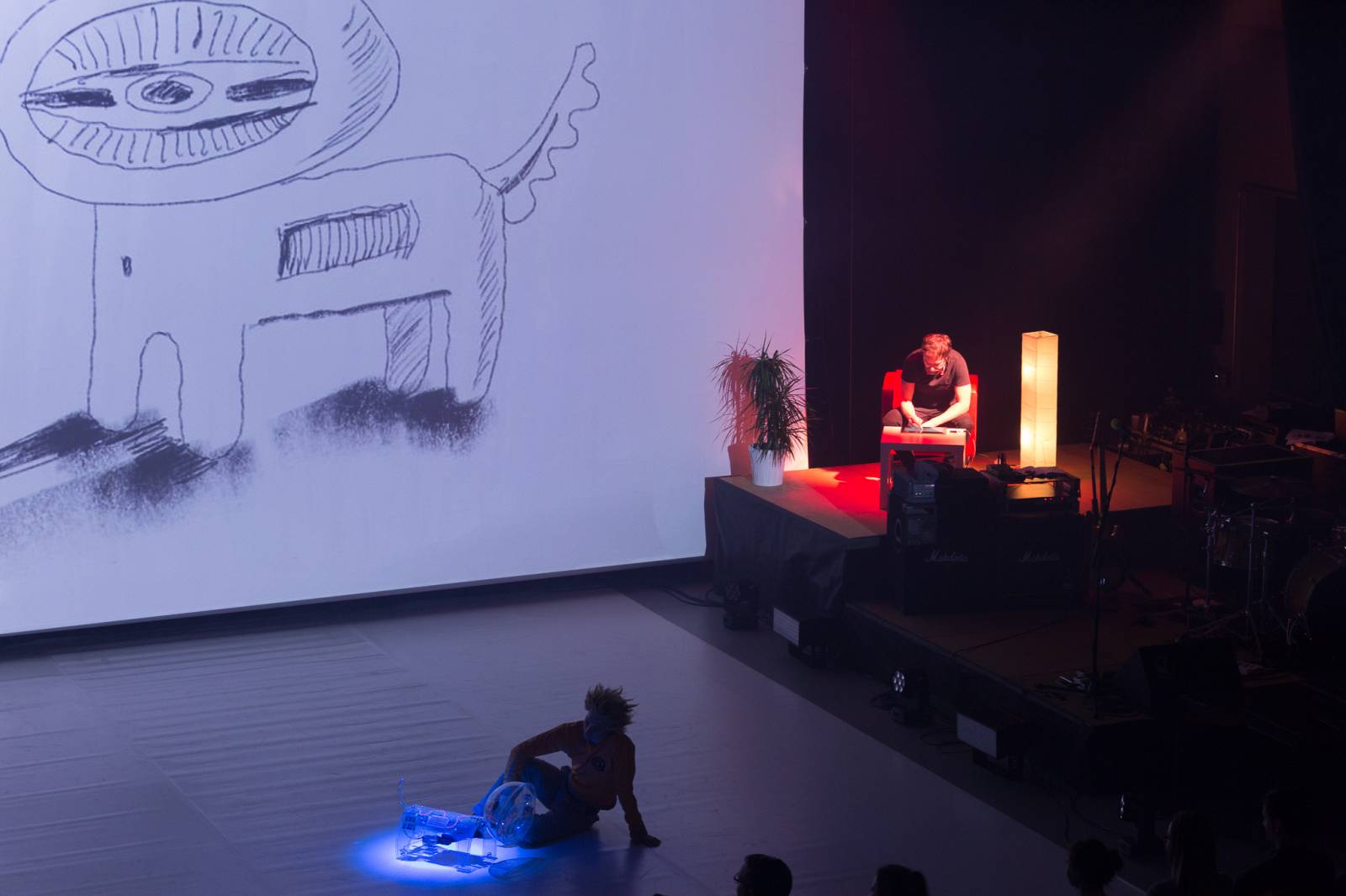 Tata Bojs v doprovodu Dekkadancers odehráli po patnácti letech celé Nanoalbum. Navrch pokřtili vinyl