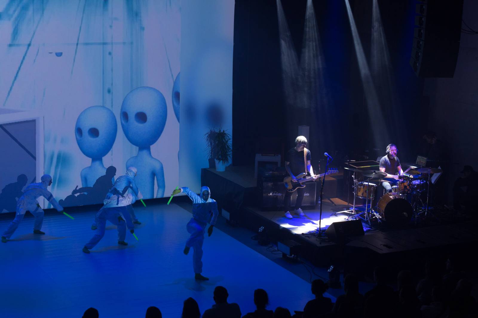 Tata Bojs v doprovodu Dekkadancers odehráli po patnácti letech celé Nanoalbum. Navrch pokřtili vinyl