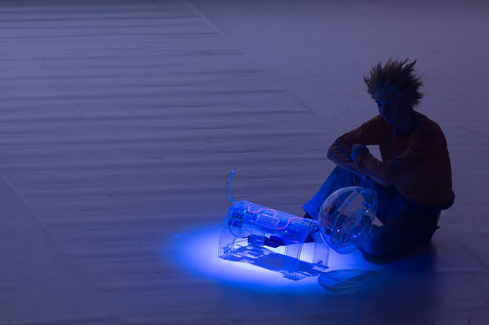 Tata Bojs v doprovodu Dekkadancers odehráli po patnácti letech celé Nanoalbum. Navrch pokřtili vinyl