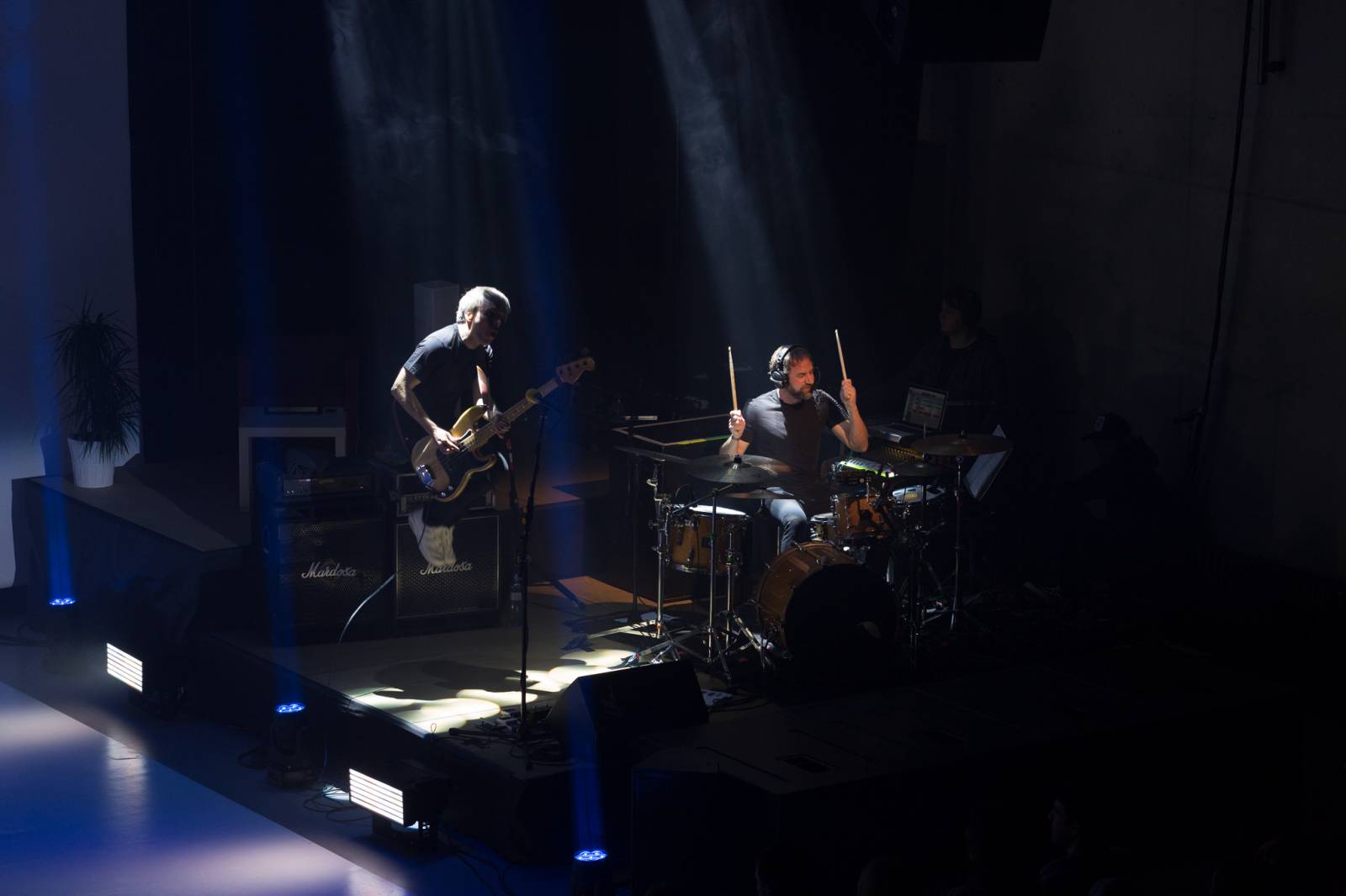 Tata Bojs v doprovodu Dekkadancers odehráli po patnácti letech celé Nanoalbum. Navrch pokřtili vinyl