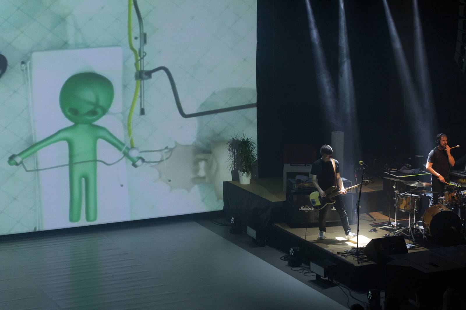 Tata Bojs v doprovodu Dekkadancers odehráli po patnácti letech celé Nanoalbum. Navrch pokřtili vinyl