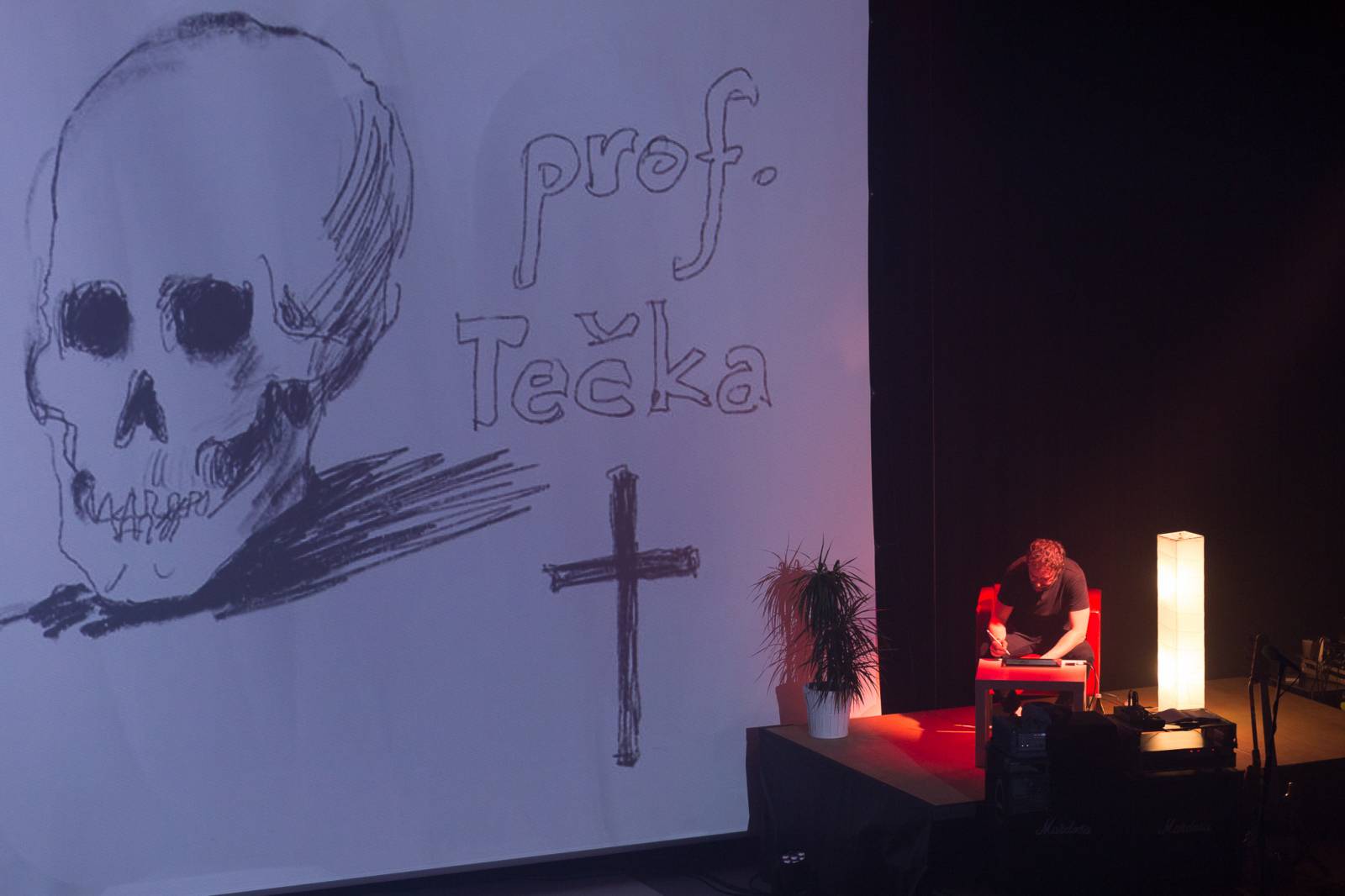 Tata Bojs v doprovodu Dekkadancers odehráli po patnácti letech celé Nanoalbum. Navrch pokřtili vinyl