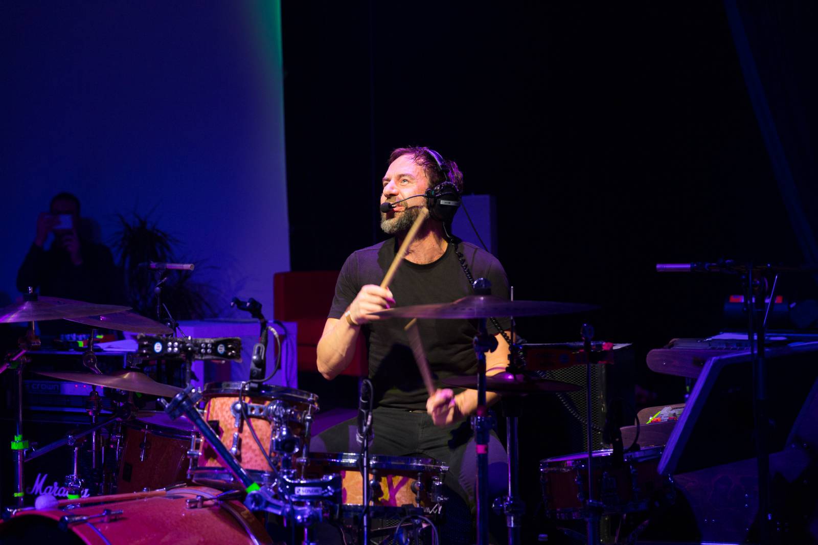 Tata Bojs v doprovodu Dekkadancers odehráli po patnácti letech celé Nanoalbum. Navrch pokřtili vinyl