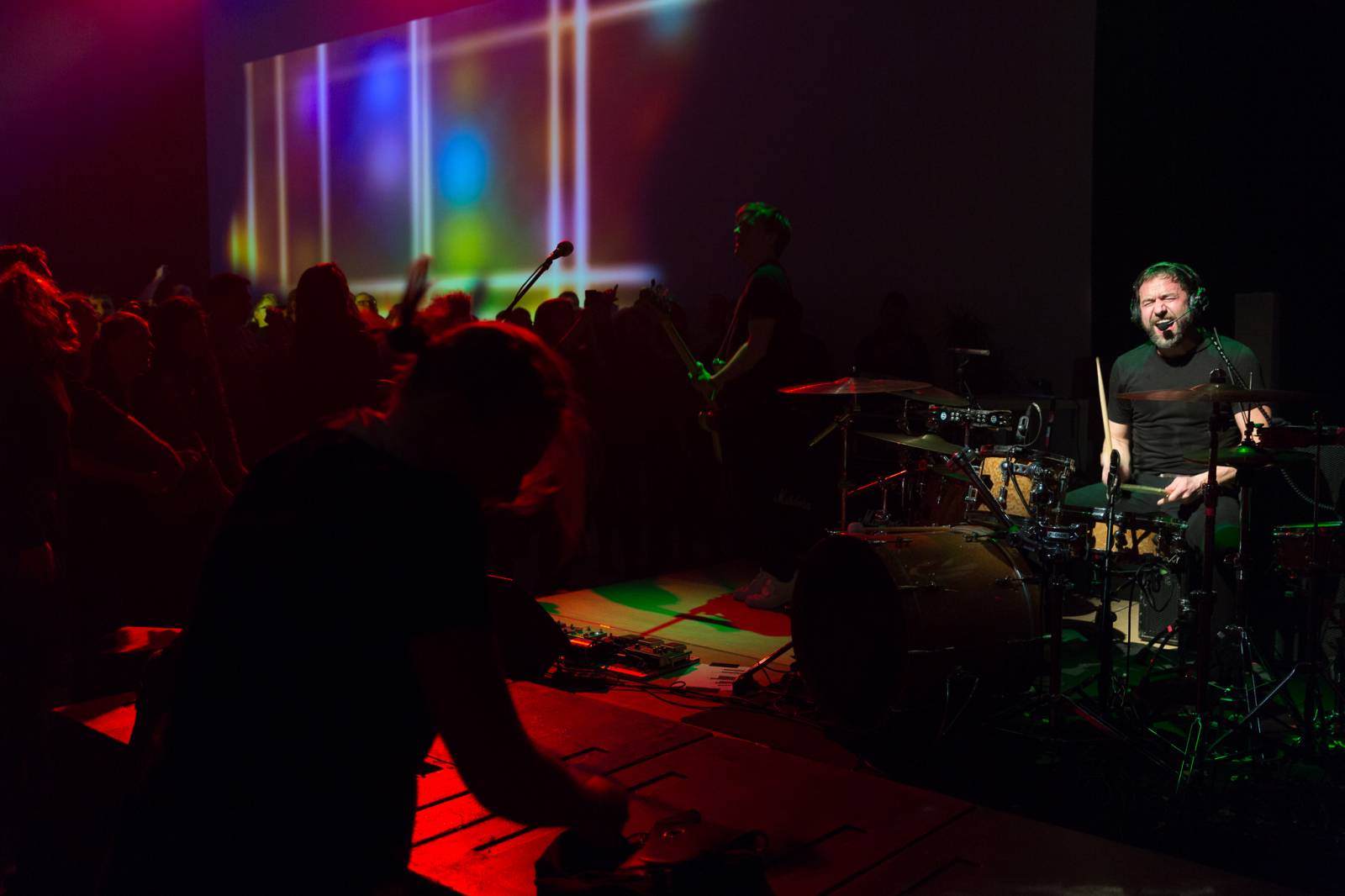 Tata Bojs v doprovodu Dekkadancers odehráli po patnácti letech celé Nanoalbum. Navrch pokřtili vinyl