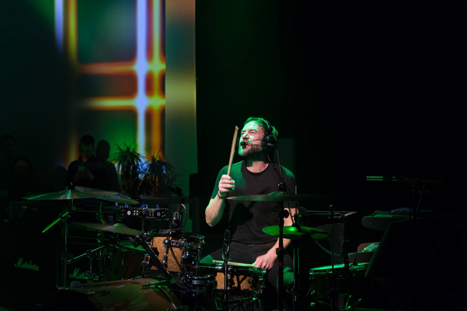 Tata Bojs v doprovodu Dekkadancers odehráli po patnácti letech celé Nanoalbum. Navrch pokřtili vinyl