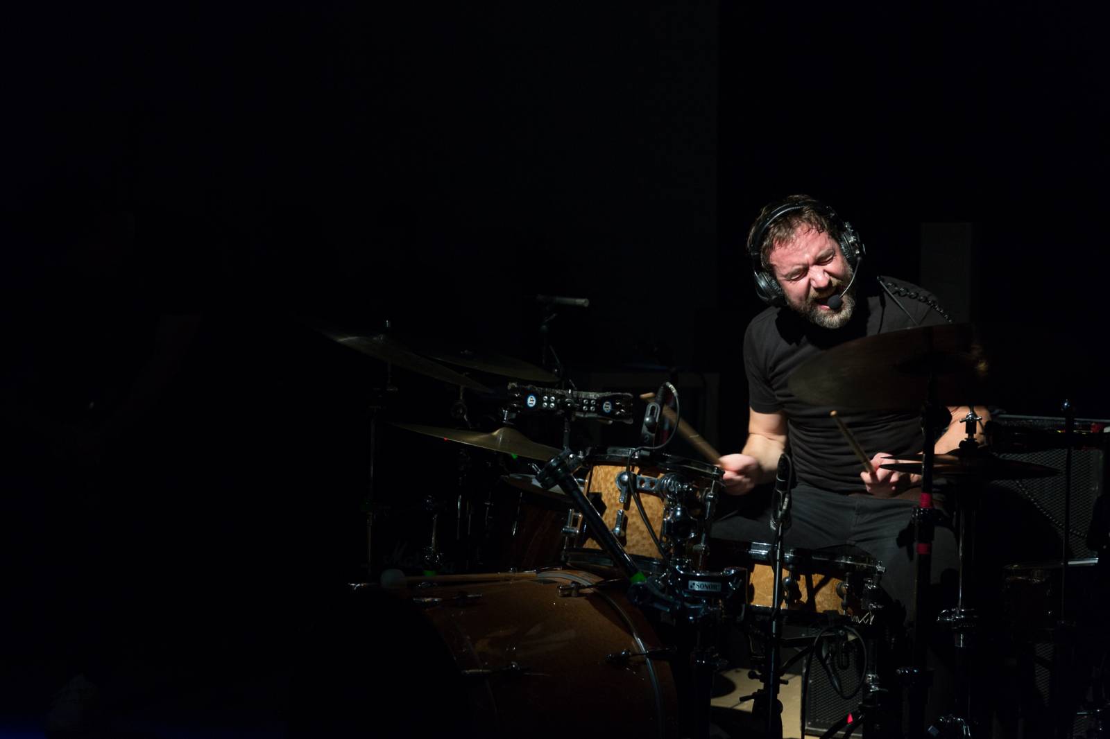 Tata Bojs v doprovodu Dekkadancers odehráli po patnácti letech celé Nanoalbum. Navrch pokřtili vinyl