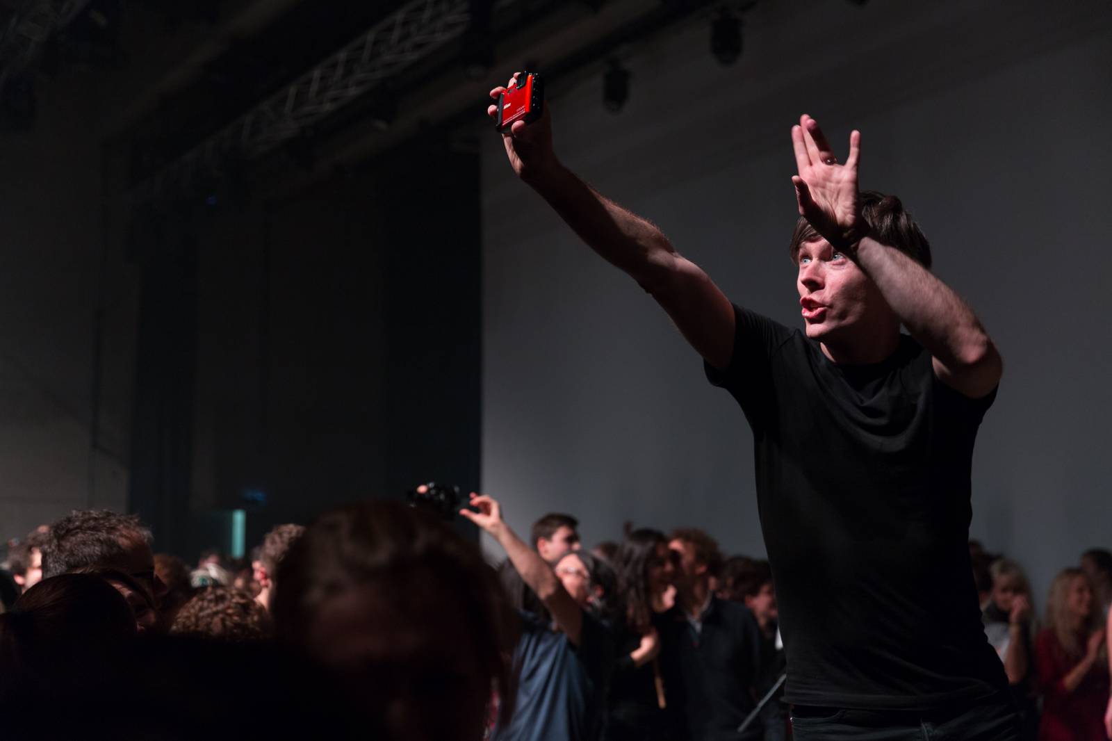 Tata Bojs v doprovodu Dekkadancers odehráli po patnácti letech celé Nanoalbum. Navrch pokřtili vinyl