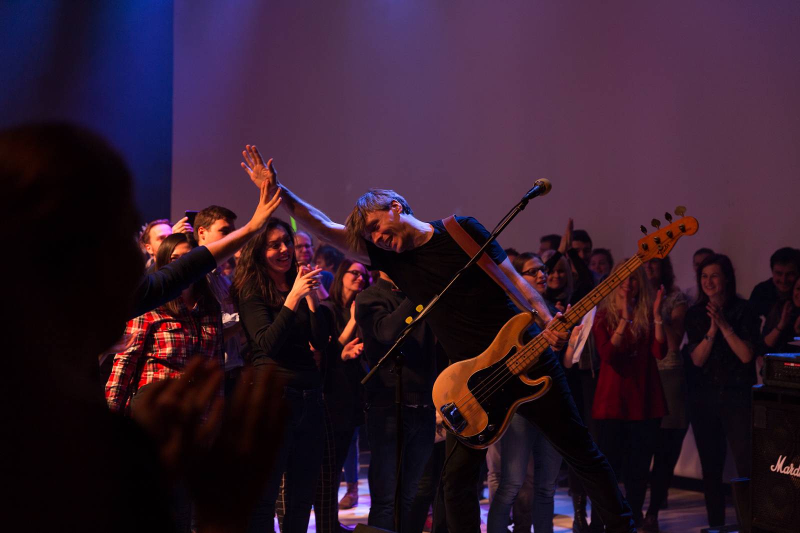 Tata Bojs v doprovodu Dekkadancers odehráli po patnácti letech celé Nanoalbum. Navrch pokřtili vinyl