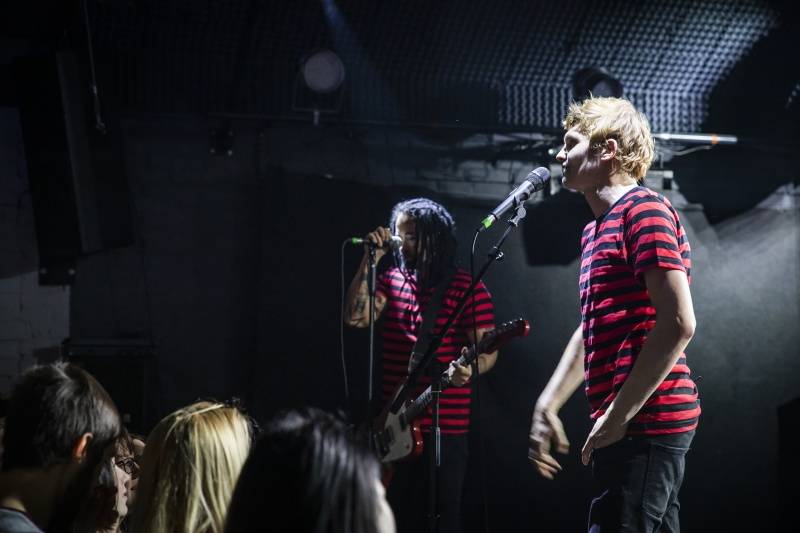 Mandrage oprášili staré hity. V Pardubicích s nimi zpíval celý klub