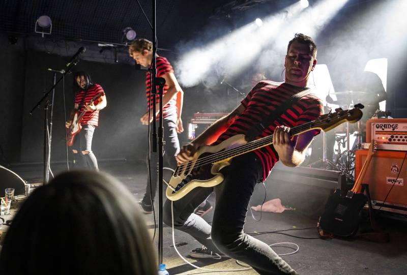 Mandrage oprášili staré hity. V Pardubicích s nimi zpíval celý klub