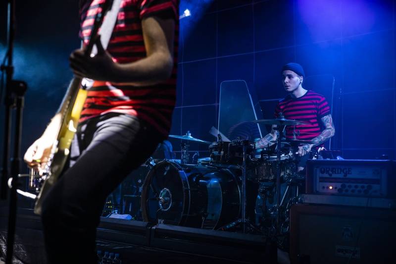 Mandrage oprášili staré hity. V Pardubicích s nimi zpíval celý klub