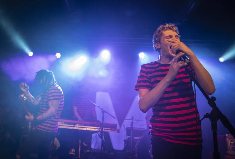 Mandrage oprášili staré hity. V Pardubicích s nimi zpíval celý klub