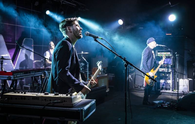 Mandrage oprášili staré hity. V Pardubicích s nimi zpíval celý klub