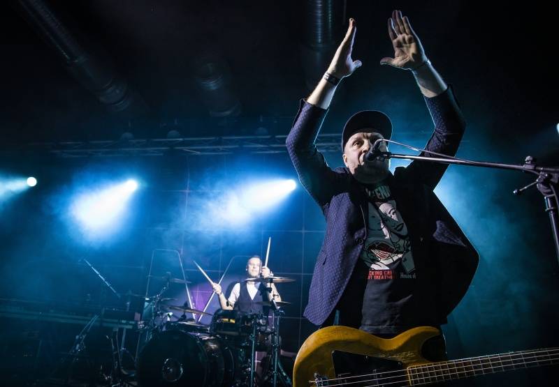 Mandrage oprášili staré hity. V Pardubicích s nimi zpíval celý klub