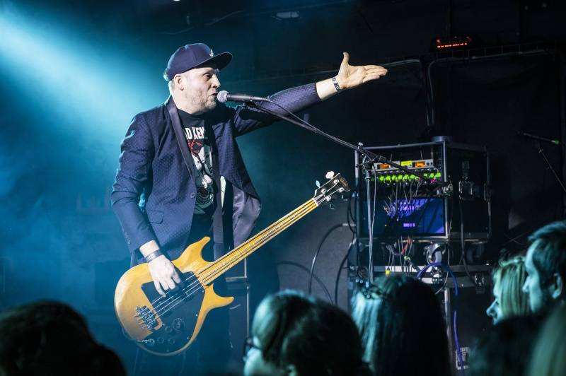 Mandrage oprášili staré hity. V Pardubicích s nimi zpíval celý klub