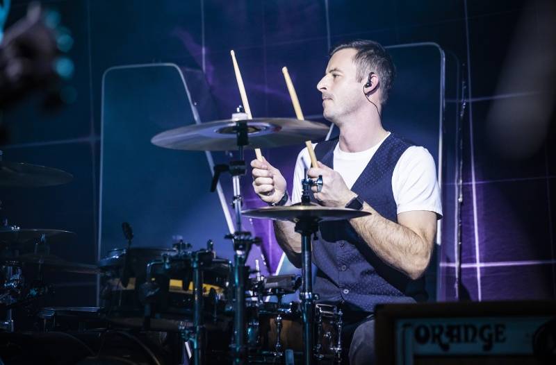 Mandrage oprášili staré hity. V Pardubicích s nimi zpíval celý klub