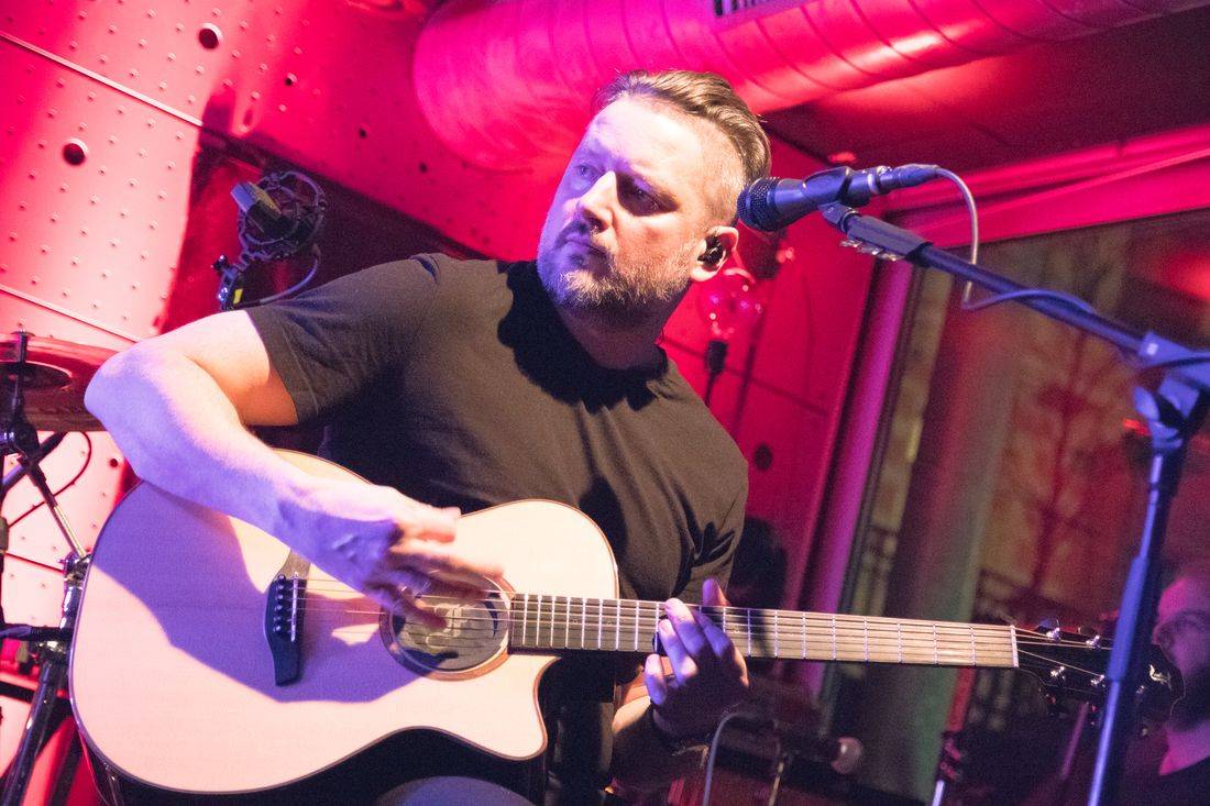 David Koller odstartoval akustickou sérii koncertů v JazzDocku