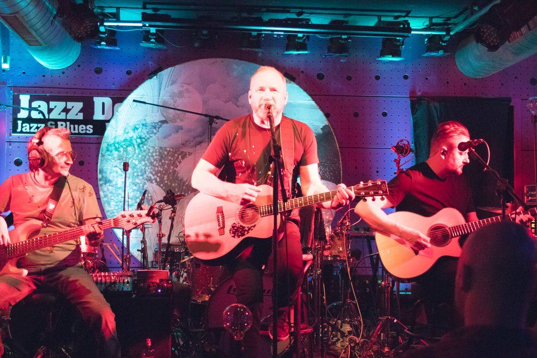 David Koller odstartoval akustickou sérii koncertů v JazzDocku