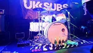 Punková legenda UK Subs to rozjela v pražském Rock Café, předskakovali The Fialky