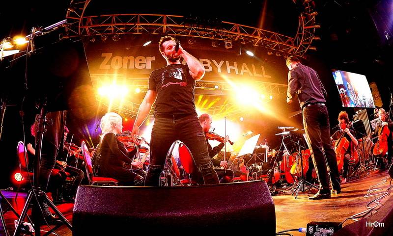 Rocksymphony v Brně spojila rockové evergreeny s orchestrem. Zpívali Noid a Marta Jandová