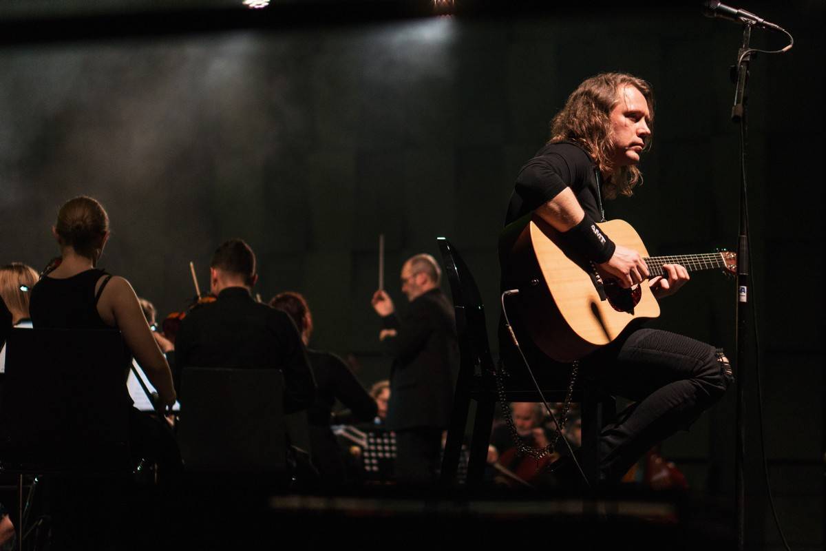 Metallica Tribute Show ve Foru Karlín spojila metal se symfonickým orchestrem