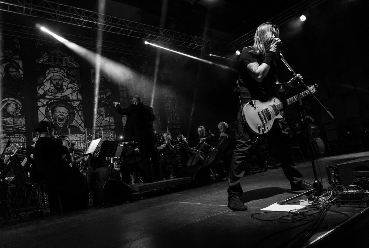 Metallica Tribute Show ve Foru Karlín spojila metal se symfonickým orchestrem