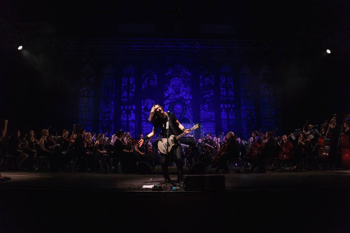 Metallica Tribute Show ve Foru Karlín spojila metal se symfonickým orchestrem