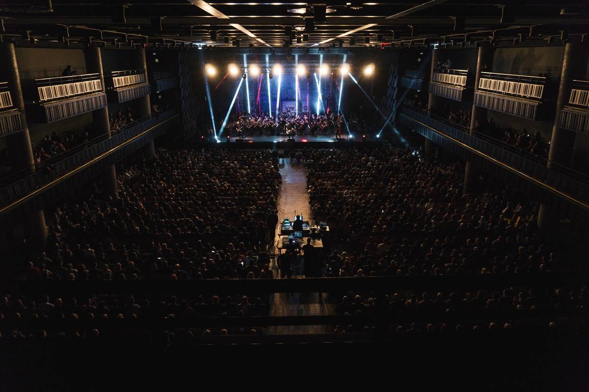 Metallica Tribute Show ve Foru Karlín spojila metal se symfonickým orchestrem