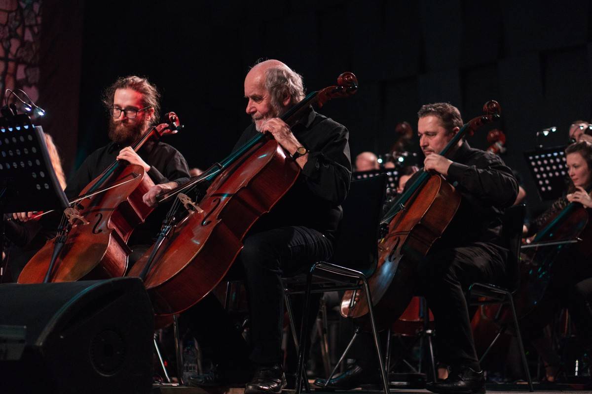 Metallica Tribute Show ve Foru Karlín spojila metal se symfonickým orchestrem