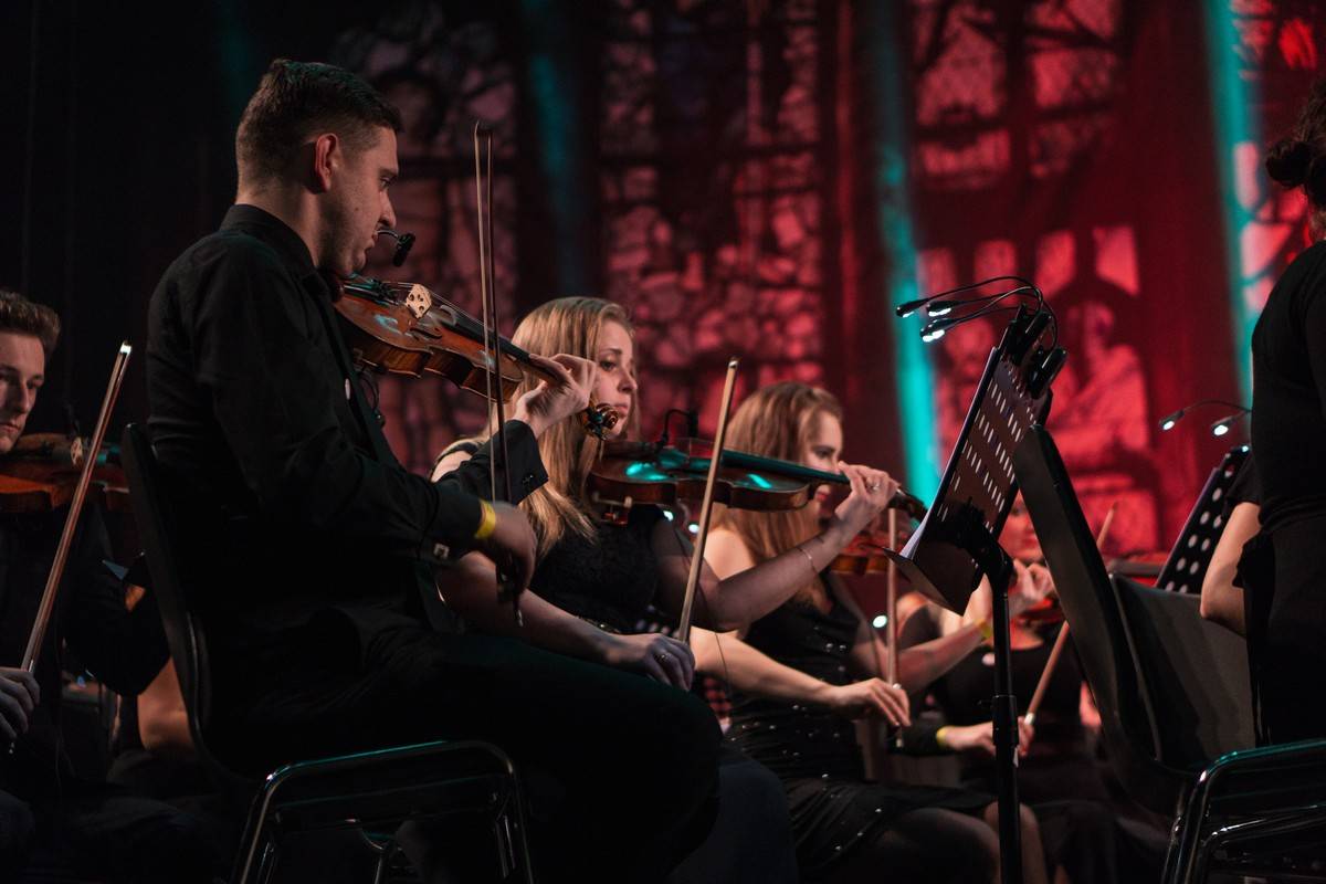 Metallica Tribute Show ve Foru Karlín spojila metal se symfonickým orchestrem