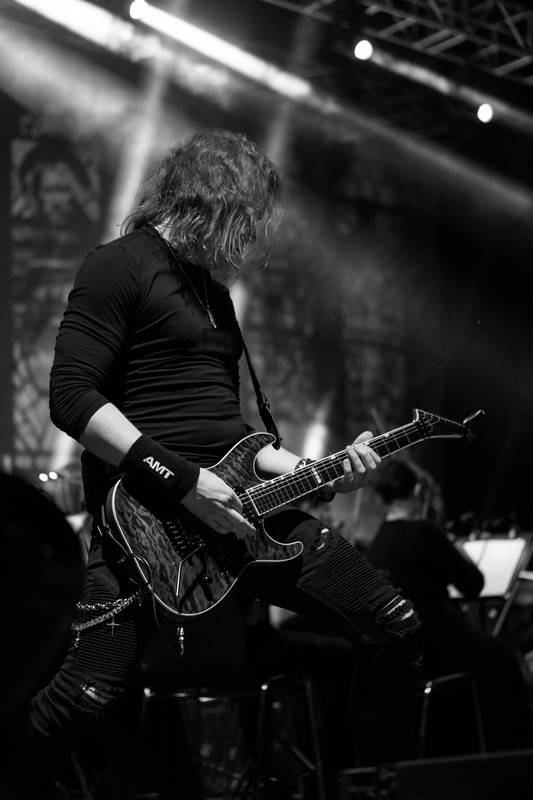 Metallica Tribute Show ve Foru Karlín spojila metal se symfonickým orchestrem