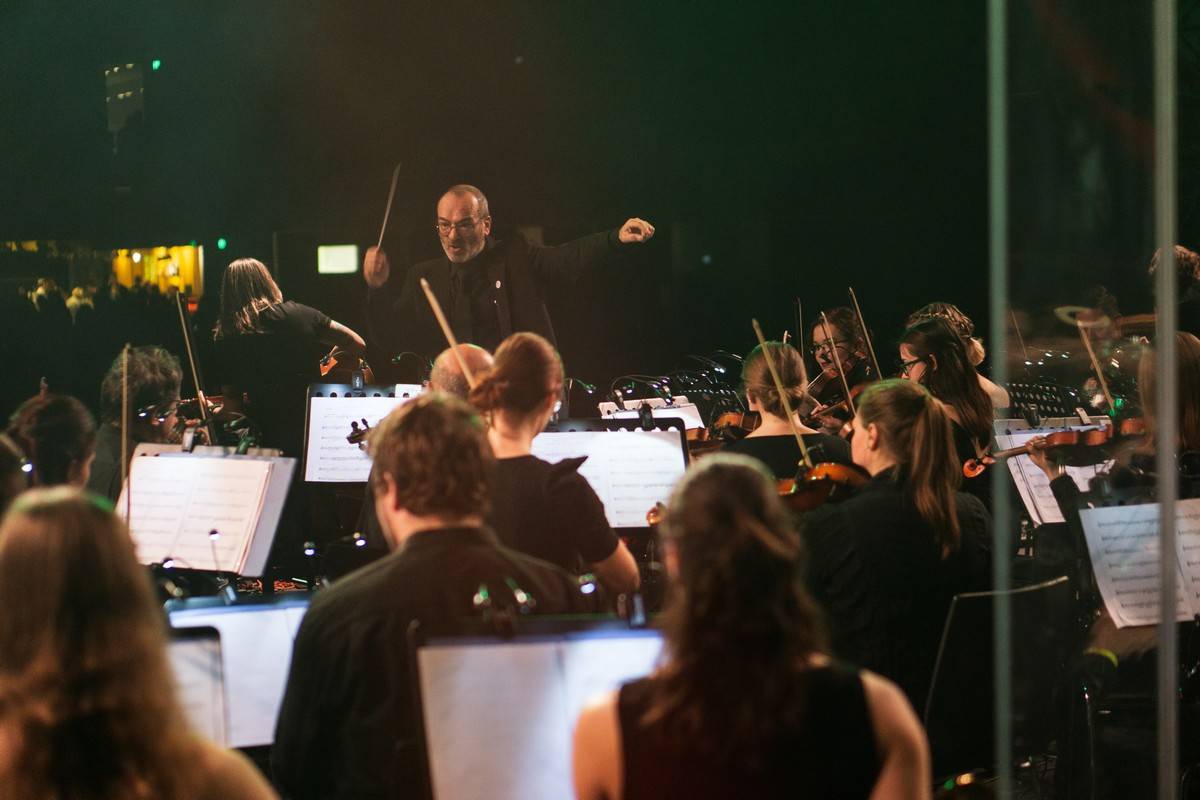 Metallica Tribute Show ve Foru Karlín spojila metal se symfonickým orchestrem