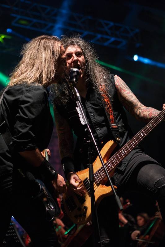 Metallica Tribute Show ve Foru Karlín spojila metal se symfonickým orchestrem