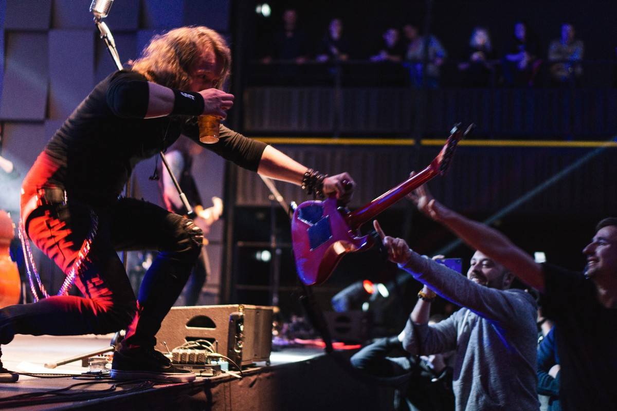 Metallica Tribute Show ve Foru Karlín spojila metal se symfonickým orchestrem