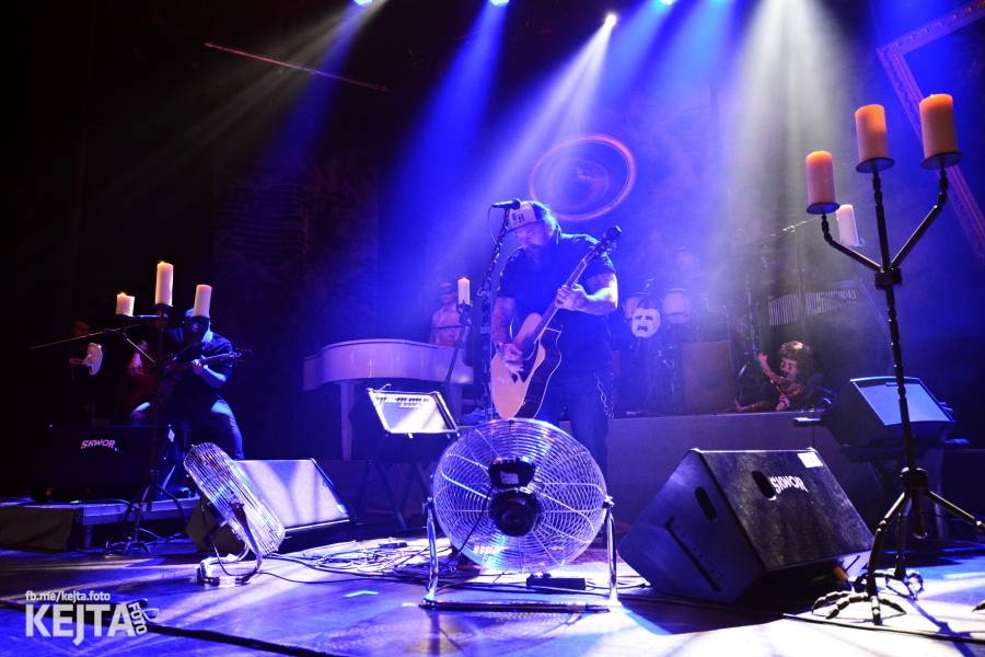 Škwor: Akustický koncert s klavírem a violoncellem strhl pražskou Akropoli