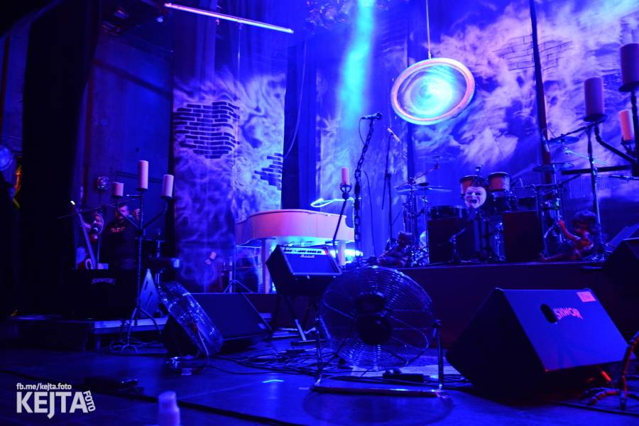 Škwor: Akustický koncert s klavírem a violoncellem strhl pražskou Akropoli