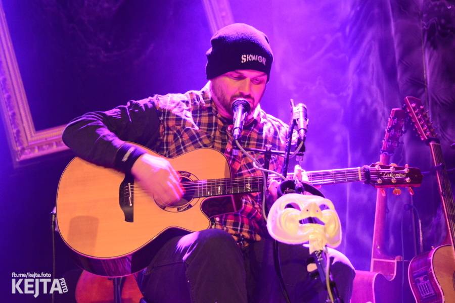 Škwor: Akustický koncert s klavírem a violoncellem strhl pražskou Akropoli