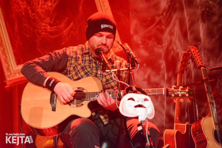 Škwor: Akustický koncert s klavírem a violoncellem strhl pražskou Akropoli