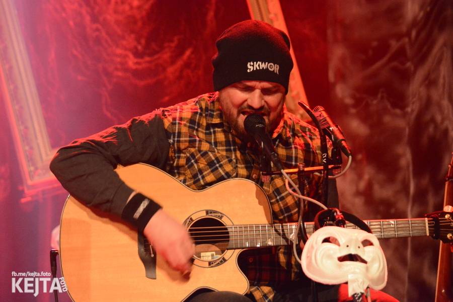 Škwor: Akustický koncert s klavírem a violoncellem strhl pražskou Akropoli