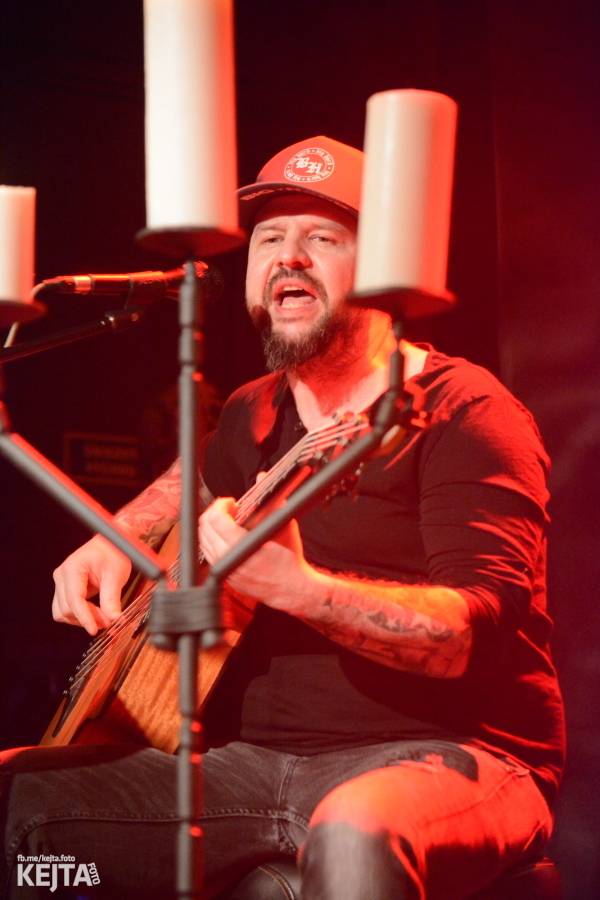 Škwor: Akustický koncert s klavírem a violoncellem strhl pražskou Akropoli